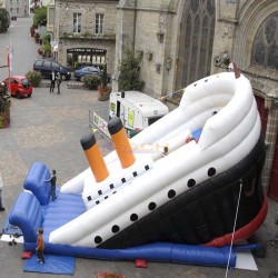 Bouncy slide Titanic