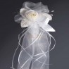 Flor blanco en raso con lazos de organza