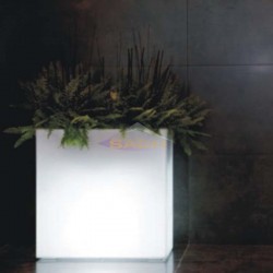Macetero alto con luz, Junco