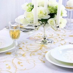 Camino de mesa de organza con decoración dorada