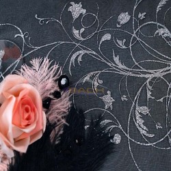 Caminho de mesa em organza  preto decorada prateada