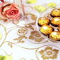 Camino de mesa de organza con decoración dorada Camino de mesa de organza con decoración dorada
